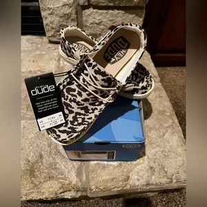 Hey Dudes, Size 7 NWT